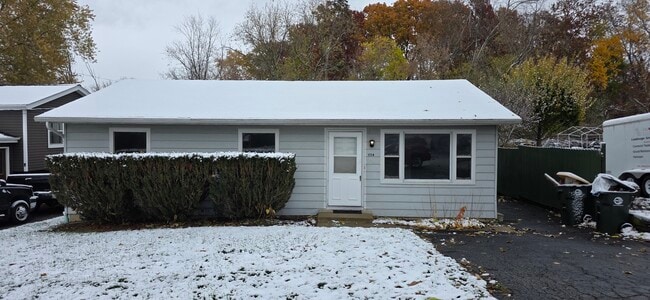 Primary Photo - 1114 N Oak Terrace