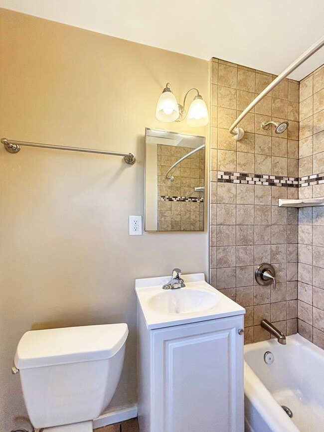Building Photo - Charming 1BD/1BA Home in Golden Hill W/ Fu...