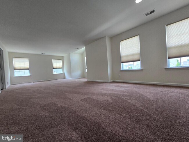 Building Photo - 173 Heartleaf Ln