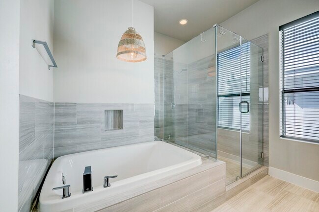 Building Photo - 5622 Kiam St