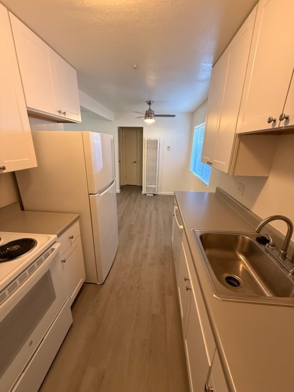 Building Photo - 445 S E St