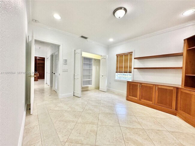 Building Photo - 5023 NW 94th Doral Pl