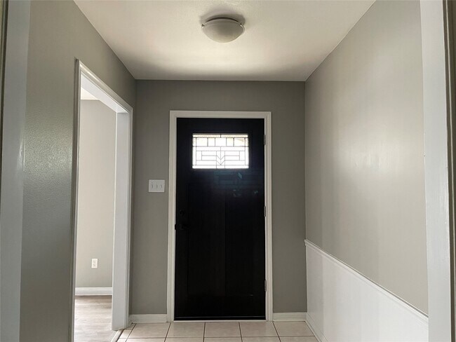 Building Photo - 16310 Autumn Wind Dr