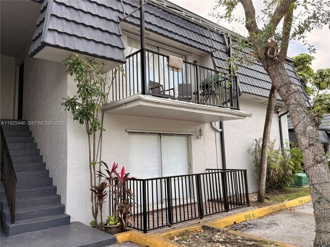 Building Photo - 8011 W 6th Ave