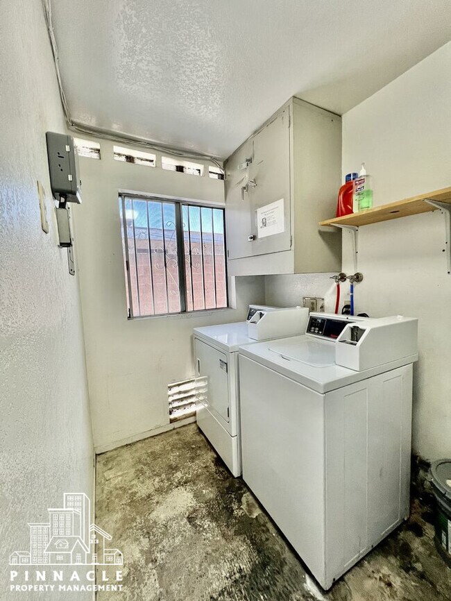 Building Photo - 2 Bed 2 Bath Torrance Apartment For Rent