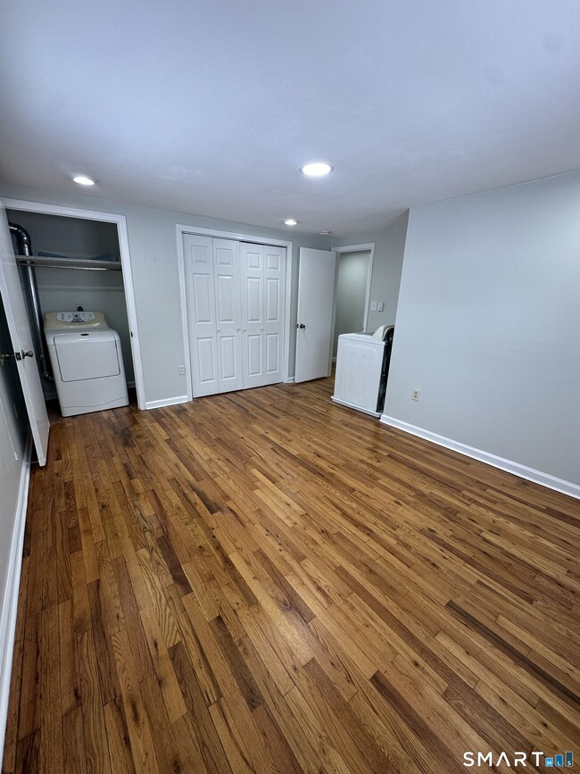 Building Photo - 211 Kent Rd