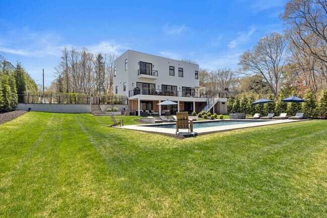 Building Photo - 130 Highview Dr