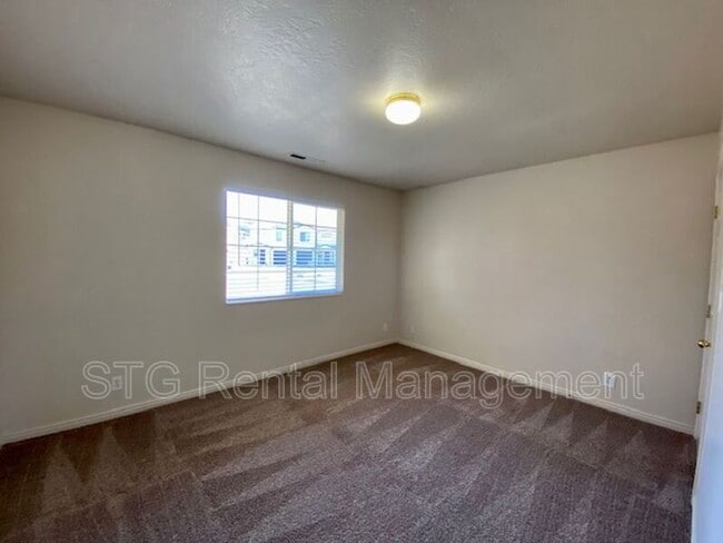 Building Photo - 180 E 100 N