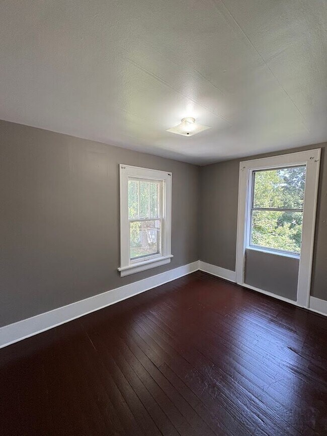 Building Photo - 2549 Elmwood St