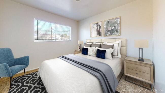 Building Photo - 1558 Bridge St