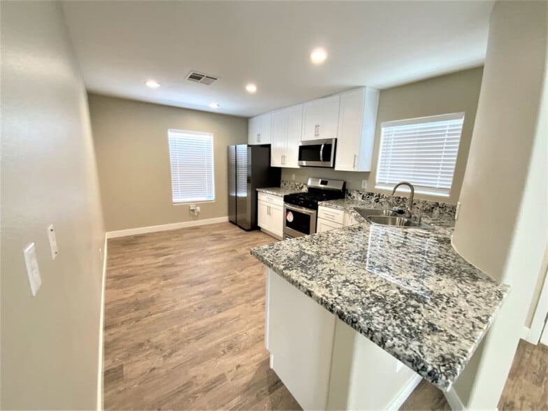 Building Photo - 864 Blue Rosalie Pl