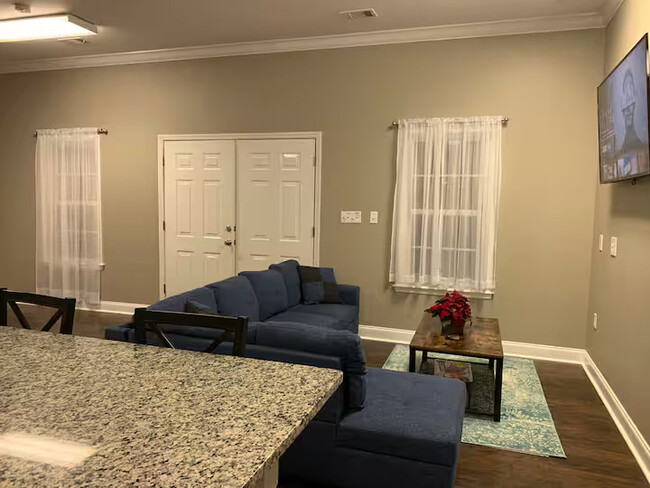 Building Photo - 145 Longleaf Dr