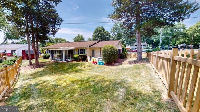 Building Photo - 5810 Helmsdale Ln