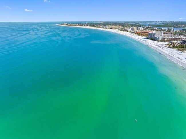 Building Photo - Steps to One of the Finest Beaches – Spaci...
