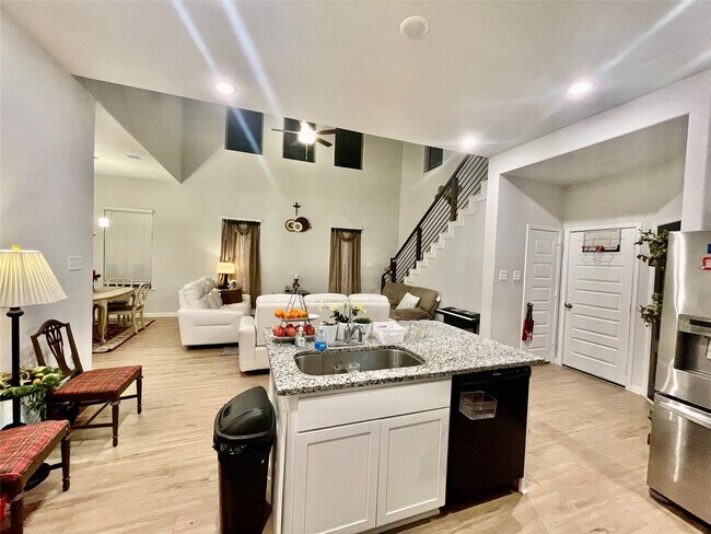 Building Photo - 1055 Bluebonnet Trl