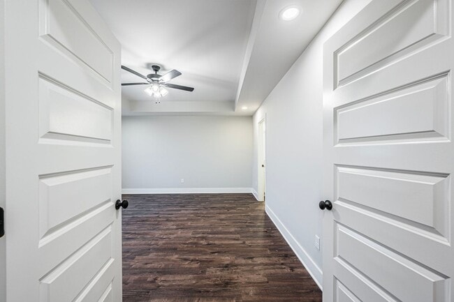 Building Photo - 809/811 Rodeo Lane