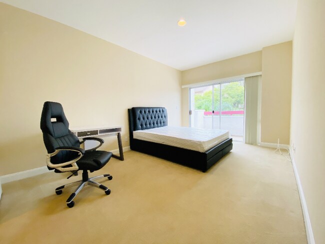 Building Photo - 10630 Wilkins Ave