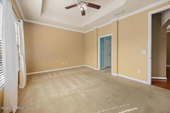 Building Photo - 180 Calle el Jardin