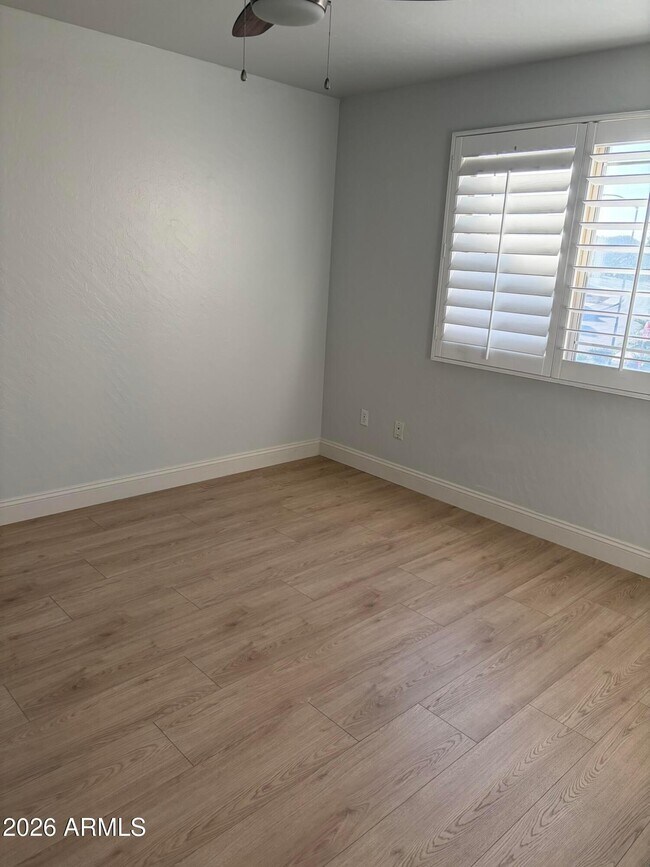 Building Photo - 768 E Irma Ln