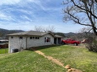 Building Photo - Walk to PF!! 2 units available!!