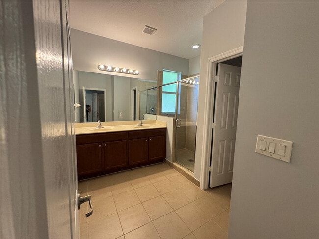 Building Photo - 12457 Emerald Creek Manor