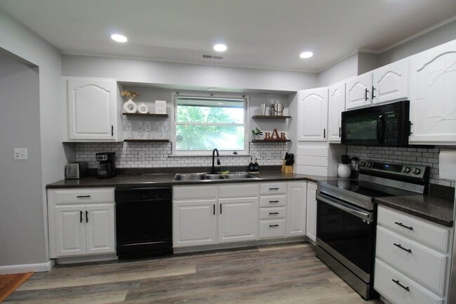 Building Photo - 221 Alleghany Dr