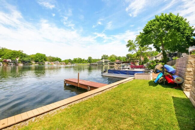 Building Photo - 3576 Portage Point Blvd