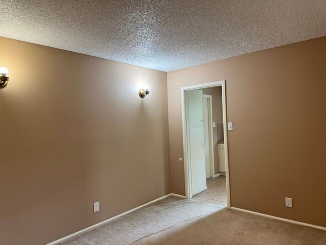 Building Photo - 102 Dalewood Dr