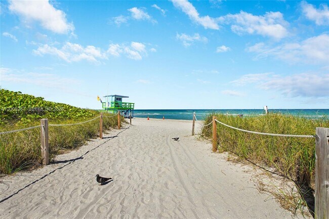 Building Photo - 6917 Collins Ave