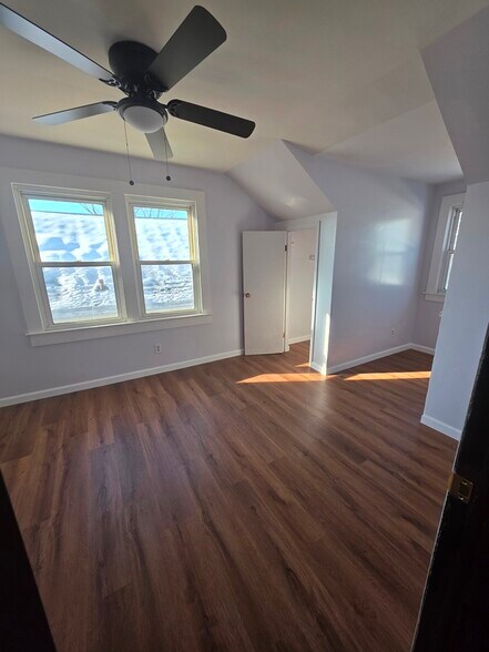 Building Photo - 19 Lakeview Ave