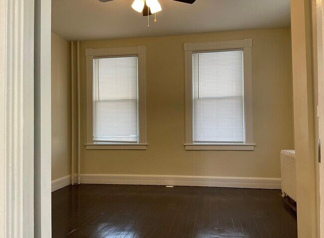 Building Photo - 564 High St