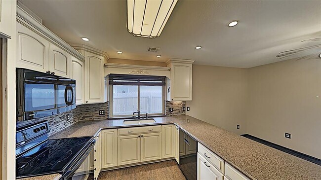Building Photo - 3905 Regatta Rd