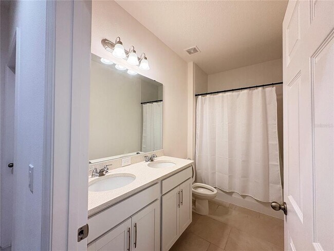 Building Photo - 1568 Sky Lks Dr