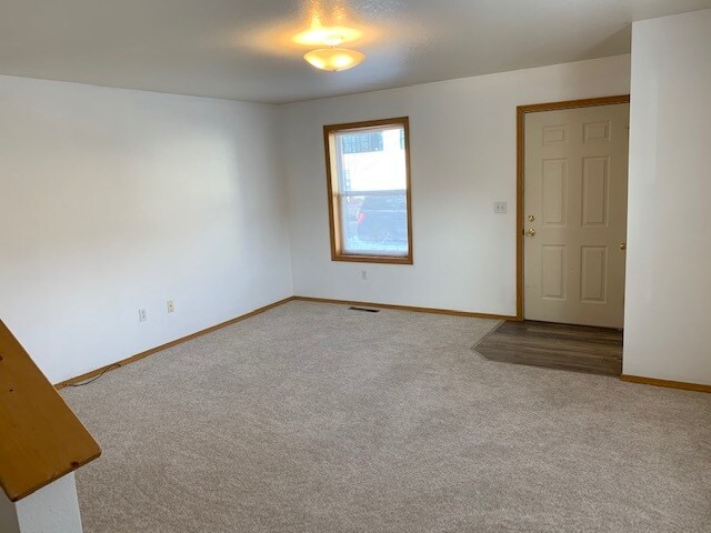 Livingroom - 414 W Babcock St, Unit 1
