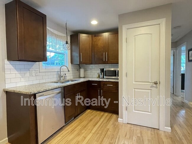 Building Photo - 120 Lucile St