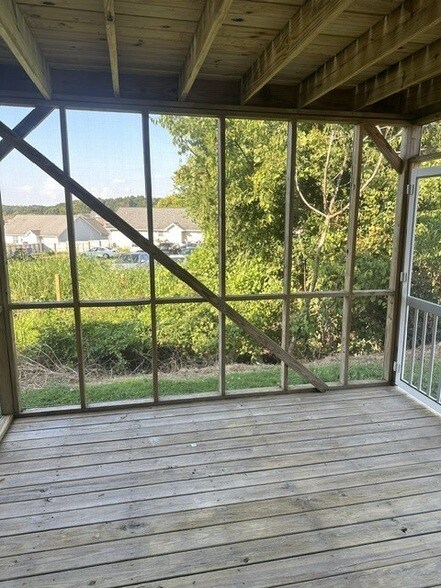 Building Photo - 166 Lone Tree Dr NE