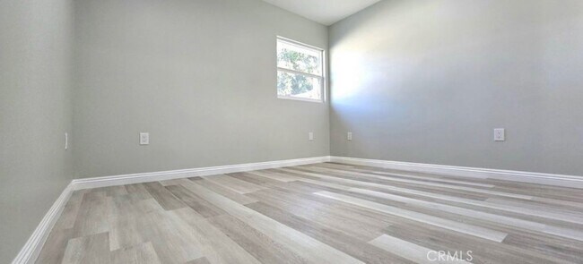 Building Photo - 5830 N Vista St
