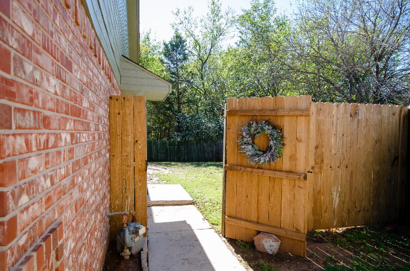 Building Photo - 2308 Heatherfield Ln