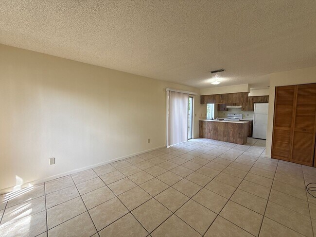 Building Photo - Taylor - 5315