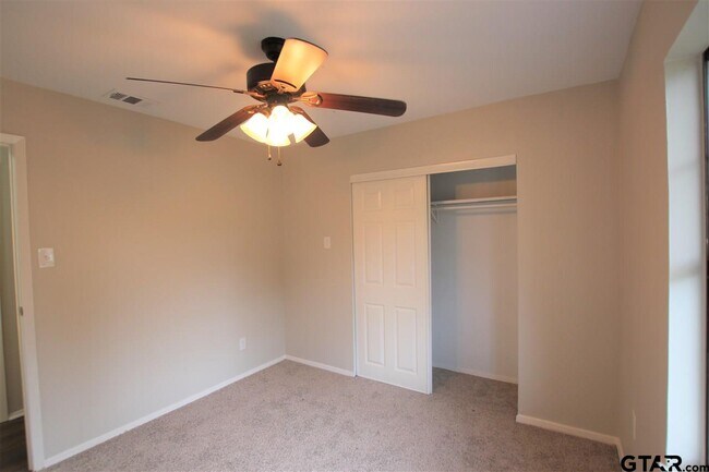Building Photo - 15711 Echo Glen Dr