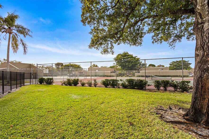 Building Photo - 1151 N Hiatus Rd