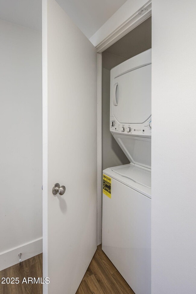 Building Photo - 6936 E 3rd St