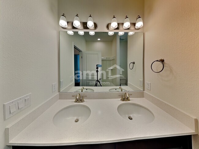 Building Photo - 2833 Ponds Trl