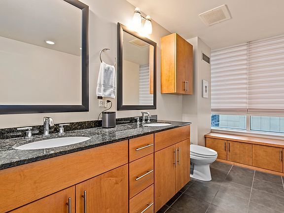 Building Photo - 505 N McClurg Ct