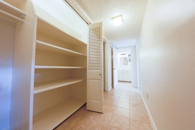 Building Photo - 1324 Cortlandt St