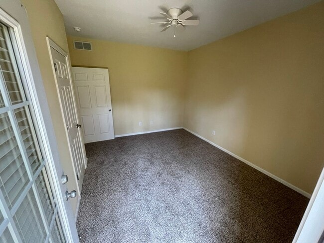 Building Photo - 2 Bed 2 Full Bath Condo w/ Garage For Rent