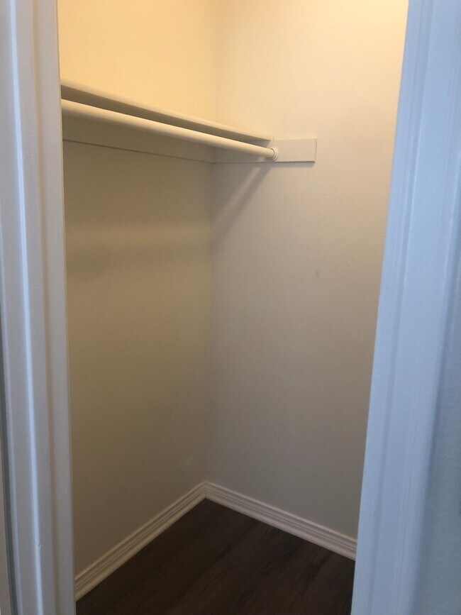 Building Photo - Los Caballeros #313