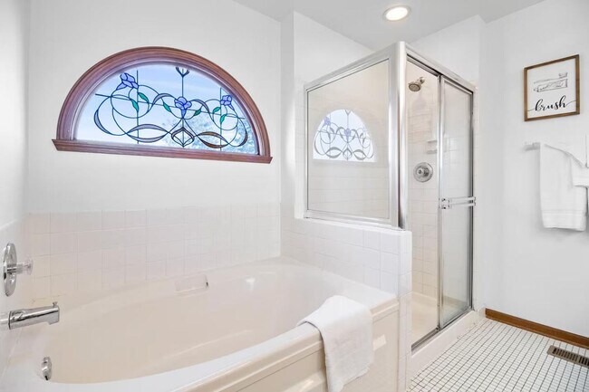 Building Photo - 308 Orchard Ln