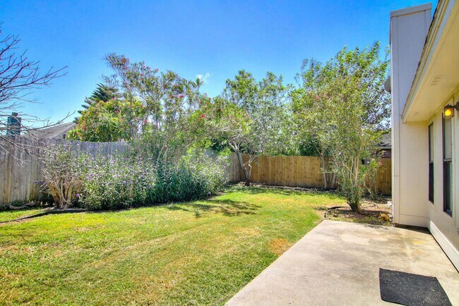 Building Photo - 3805 Julia Cir