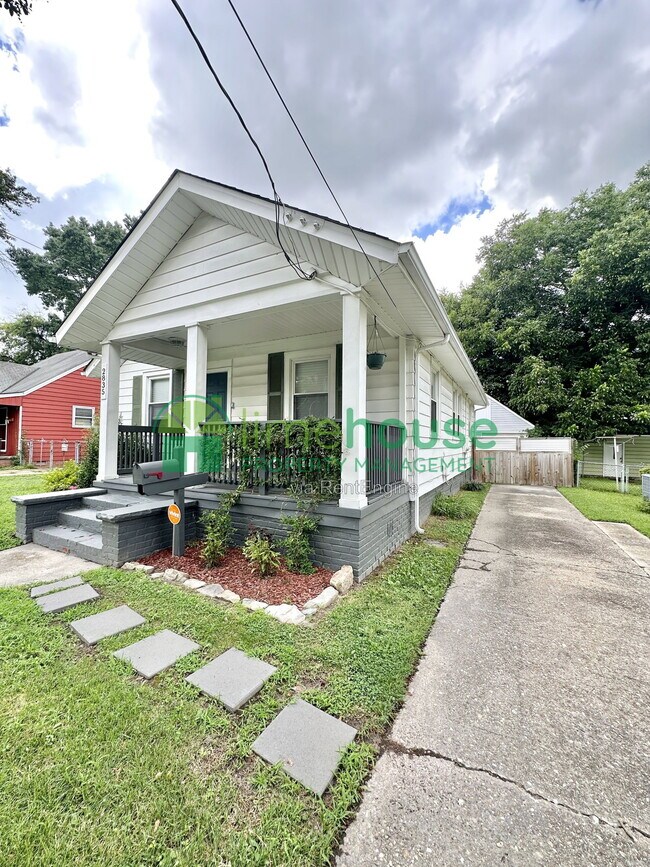 Building Photo - 2835 Somme Ave